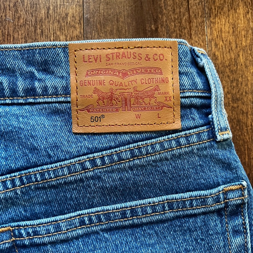 501 Levi's - Picture 7 of 13